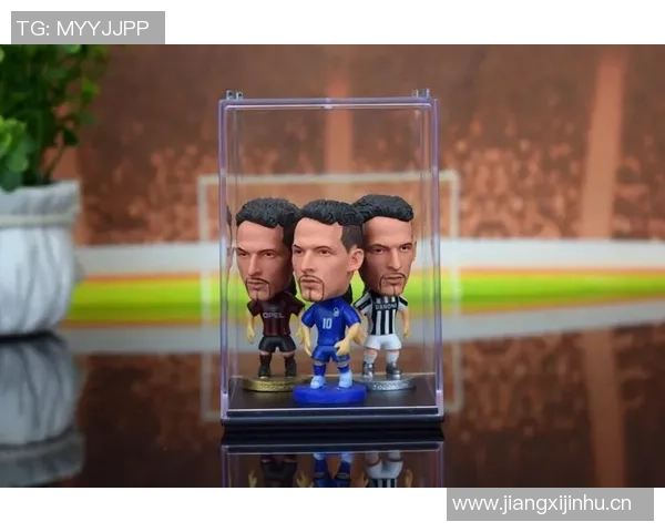 足球明星摆件艺术魅力展现与收藏价值解析